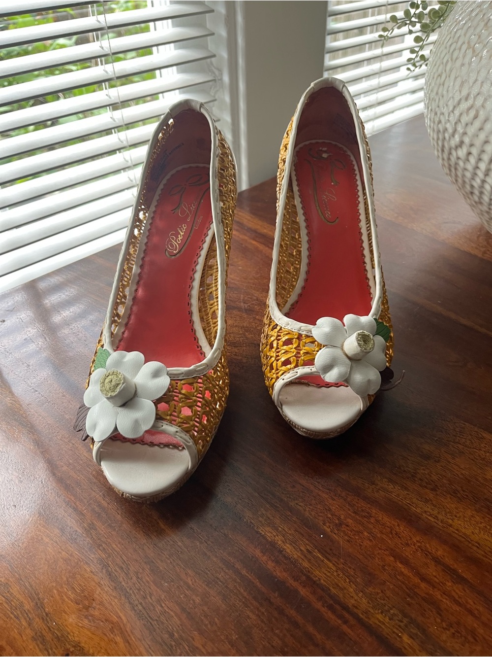 Poetic Licence Woven Peep Toe Heels | Daisy Appliqué | Size 41 / US 10